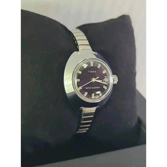 VINTAGE TIMEX ROUND MECHANICAL WIND UP WOMEN'S SILVER TONE WRIST WATCH - Picture 3 of 10